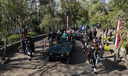 Histórica Marcha de la Lealtad encabezada por una mujer en México