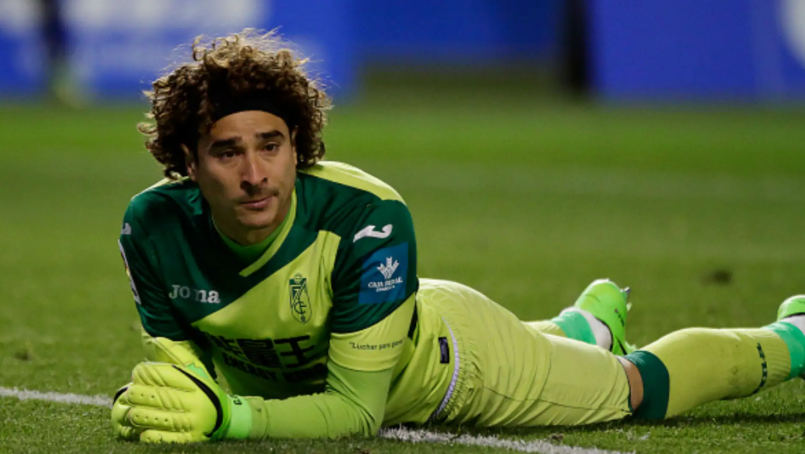 Error de Ochoa hunde al AVS y aficionados piden la salida del mexicano