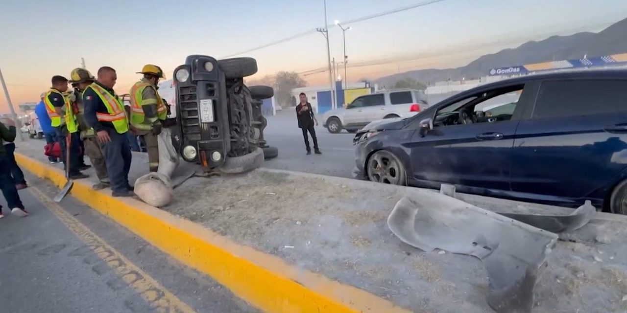 Mujer termina lesionada tras volcadura en Antonio Cárdenas