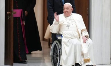 El Papa Francisco continúa hospitalizado y agradece muestras de apoyo