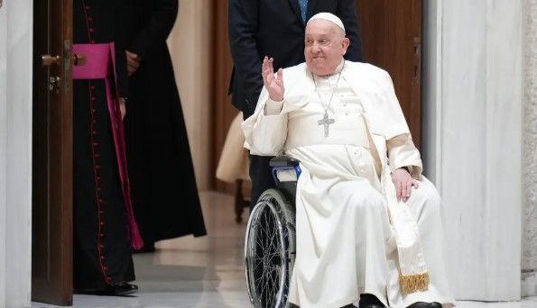 El Papa Francisco continúa hospitalizado y agradece muestras de apoyo