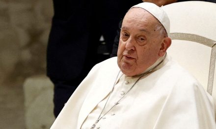El Papa Francisco muestra mejoría tras varios días hospitalizado; ‘Ha dormido bien y está descansando’