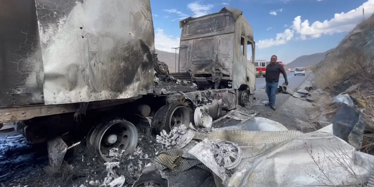Par de incendios en vehículos de carga se registraron este sábado en diferentes puntos