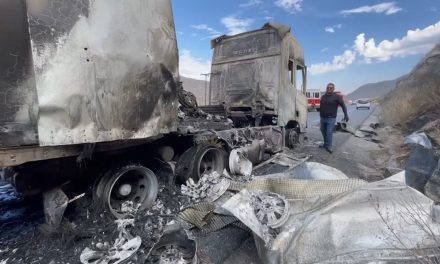 Par de incendios en vehículos de carga se registraron este sábado en diferentes puntos