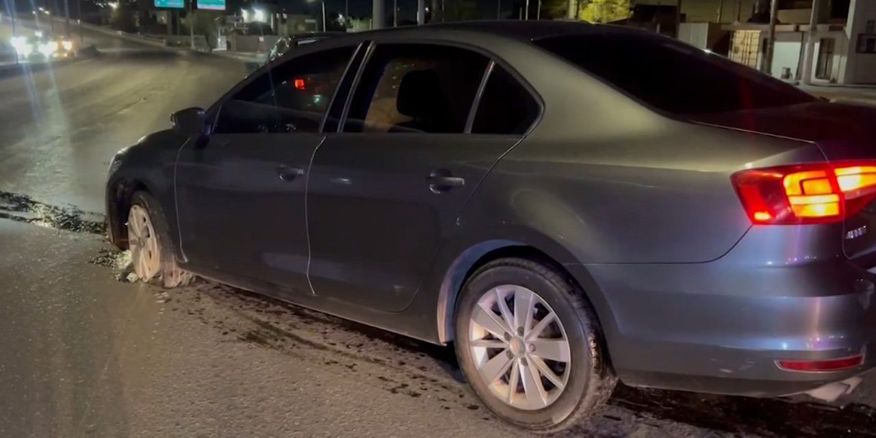 Conductor pierde el control y destruye su vehículo en Saltillo