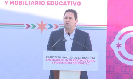 Preside el alcalde de Saltillo el Día de la Bandera