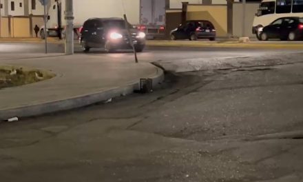Reparan fuga de aguas negras en Mirasierra