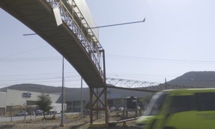 Señalamientos viales a punto de caer en Ramos Arizpe