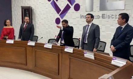 Oscar Daniel Rodríguez toma protesta como presidente interino del IEC