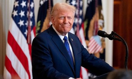 Trump planea declarar el inglés como idioma oficial de Estados Unidos