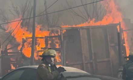 Incendio deja sin hogar a 18 familias en Saltillo