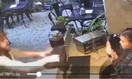 Extranjero agrede a trabajadora de cafetería en Mérida