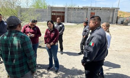Delegada de la Fiscalía recorre colonias de Sabinas