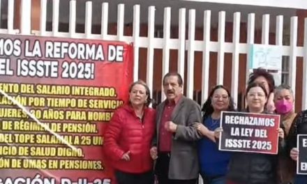 Protestan maestros contra reformas a la Ley del ISSSTE en Piedras Negras