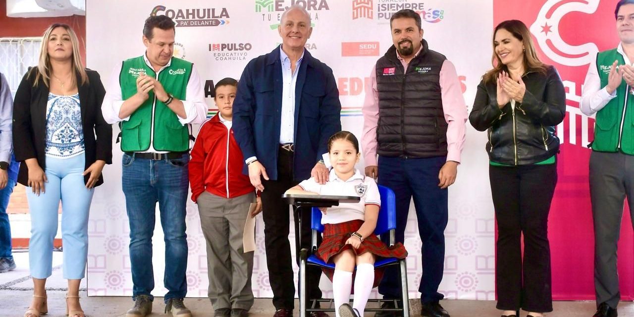 Encabeza Román Cepeda entrega de apoyos educativos