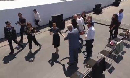 La desairan; líderes de Morena dan la espalda a la presidenta