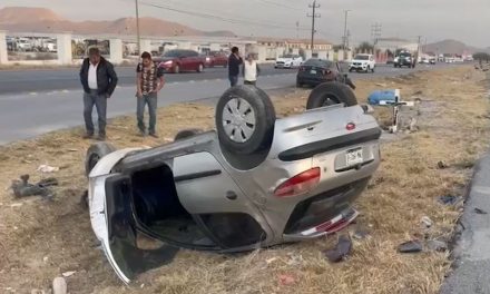 Accidente termina en volcadura en libramiento Óscar Flores Tapia de Ramos Arizpe