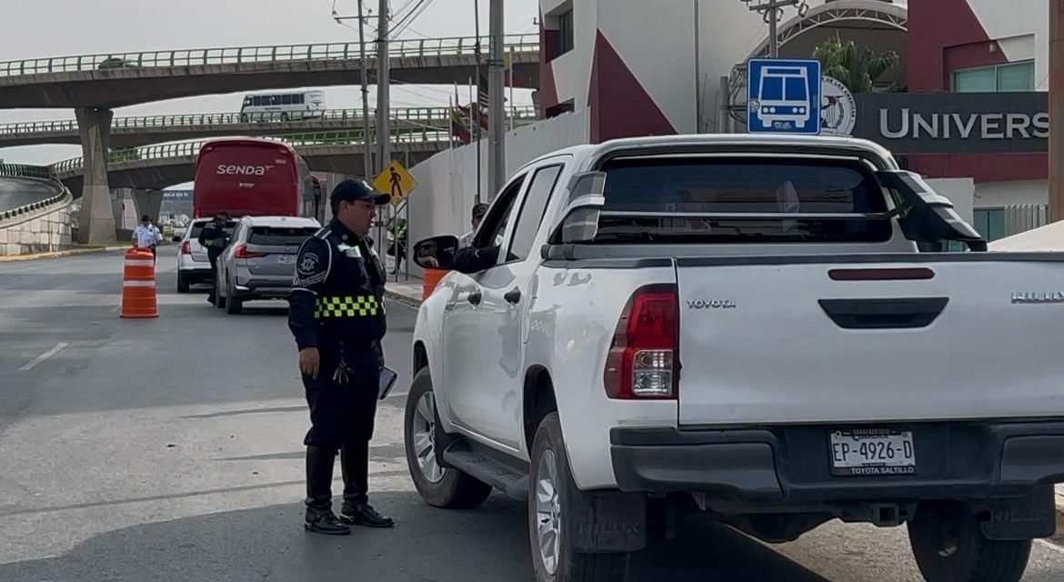 Multan a 200 conductores en operativo de Tránsito en Saltillo