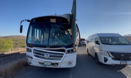 Accidente en la carretera a Zacatecas deja considerables daños materiales