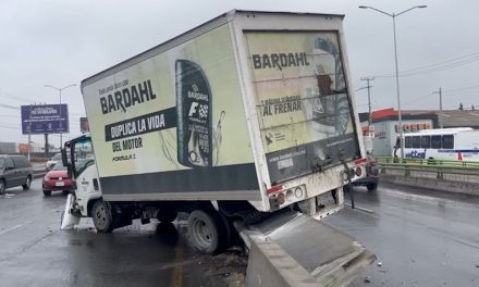 Aparatoso choque en el Periférico