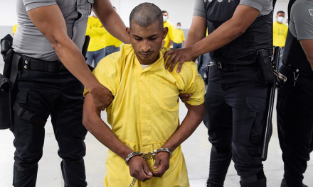 El Salvador recibe a 238 miembros del Tren de Aragua expulsados por EE.UU.