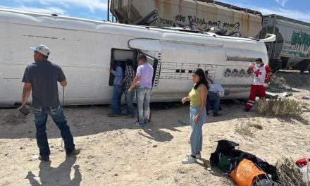 Brutal accidente deja 30 lesionados en la carretera Monclova- Cuatrociénegas