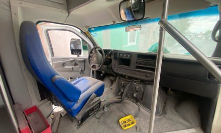 ¿Cómo llegó ahí? Transporte de Personal se aparece en Parajes de Santa Elena y es usado por maleantes para delinquir