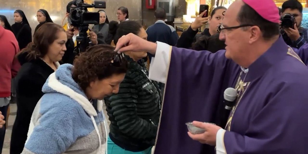 Inició este miércoles la Cuaresma con la imposición de la Ceniza.