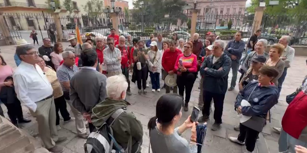 Concluyen senderistas travesía en la catedral de Saltillo