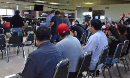 Contribuyentes saturan módulos en Piedras Negras para pagar derechos vehiculares