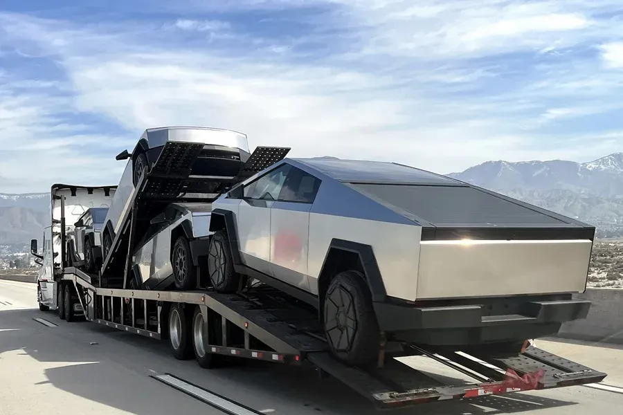 Tesla llama a revisión a 46 mil Cybertruck por fallas en la carrocería