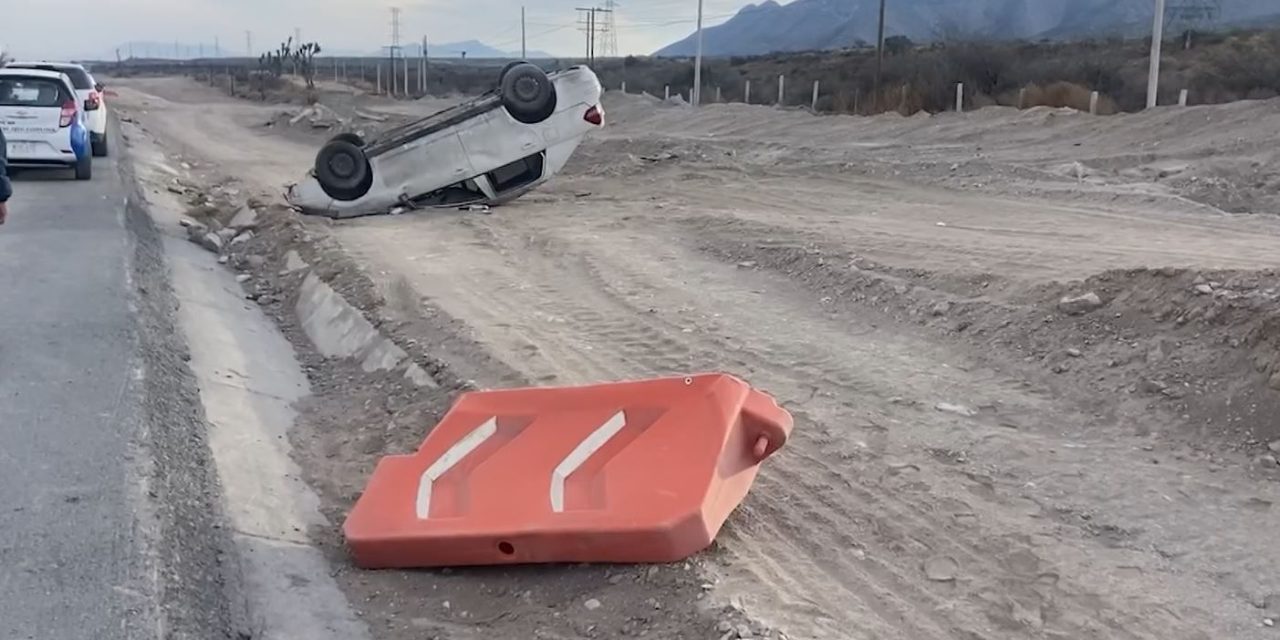 Una persona resultó lesionada en una volcadura cerca de Derramadero