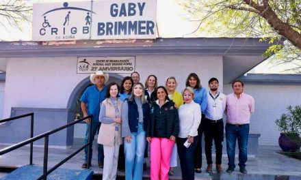 Liliana Salinas visita el Centro de Rehabilitación Integral ‘Gaby Brimmer’