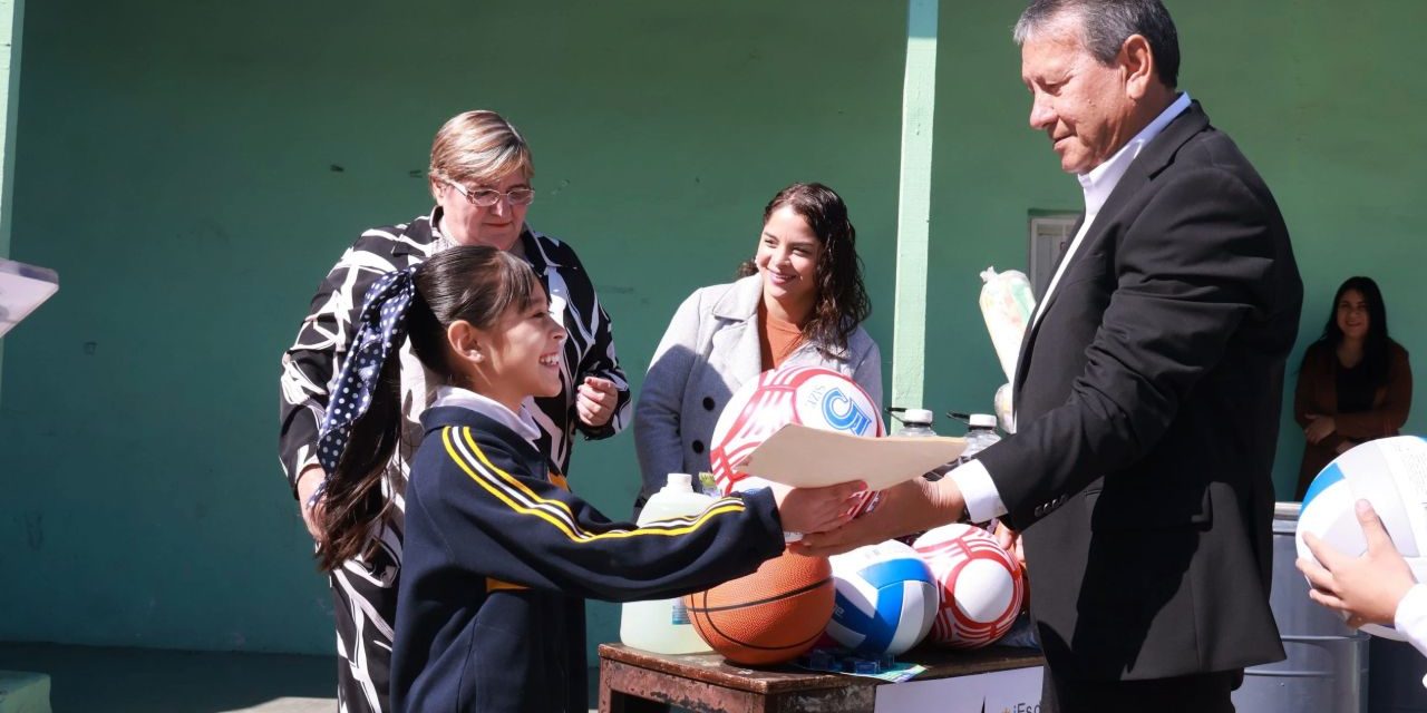 Escuela recibe inversión de 1.6 mdp en cableado eléctrico