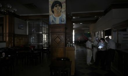 Miles de usuarios siguen sin luz en Buenos Aires tras apagón masivo
