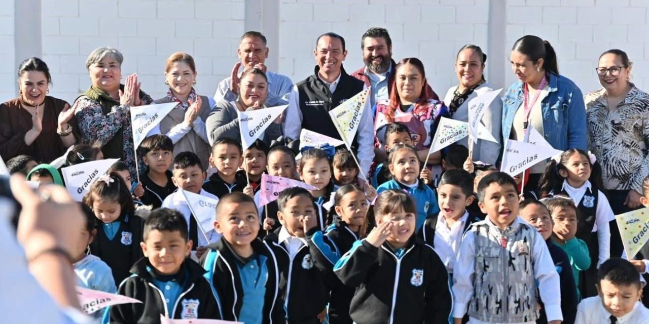 Entrega alcalde de Acuña barda perimetral en jardín de niños
