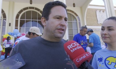 Encabeza alcalde Javier Díaz caminata para concientizar sobre el espectro autista