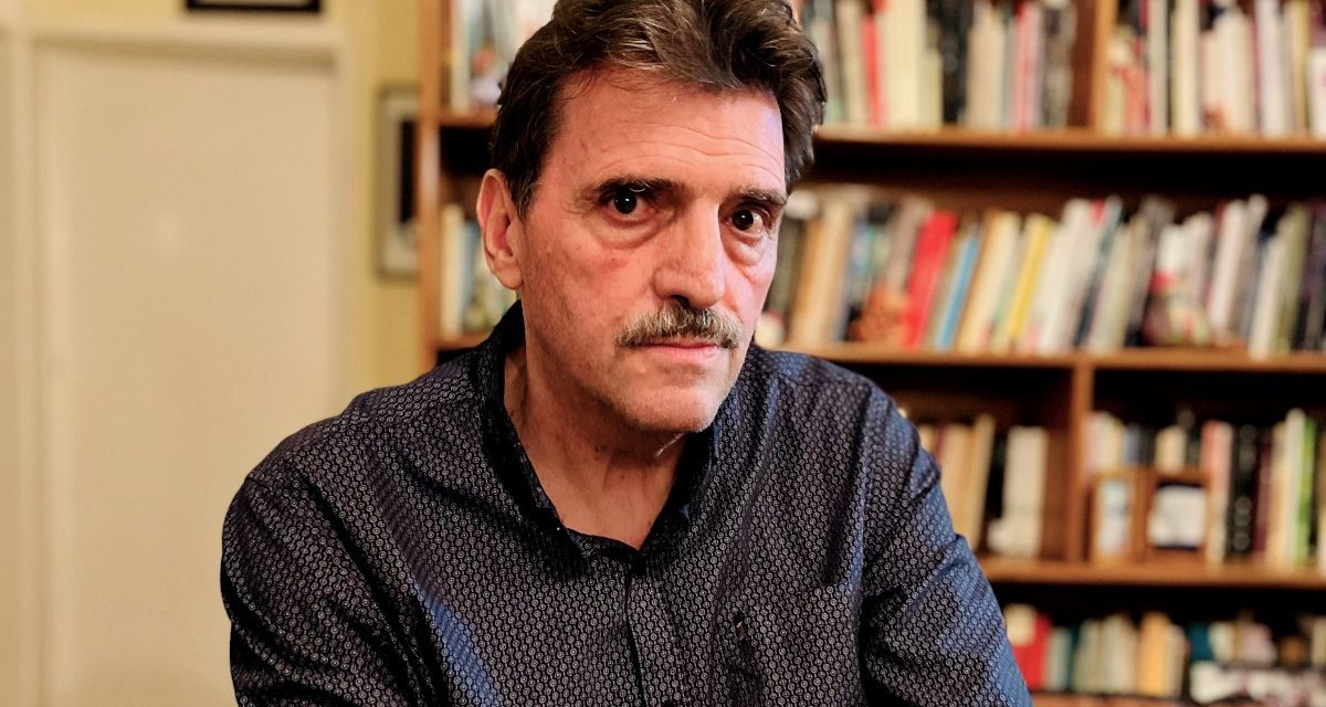 Premian a Enrique Serna por sus novelas históricas