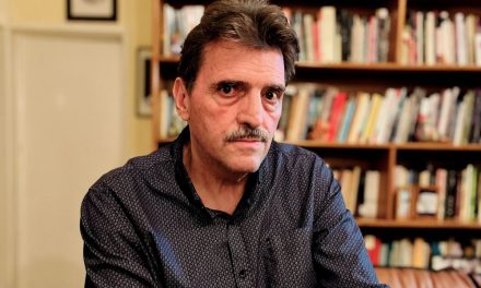 Premian a Enrique Serna por sus novelas históricas
