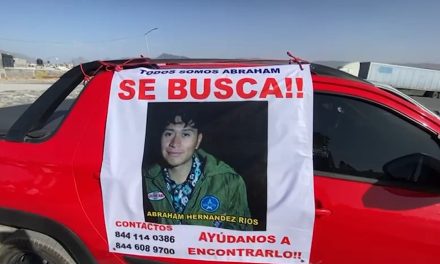 Familiares y amigos de Abraham recorren las calles en su búsqueda en Ramos Arizpe
