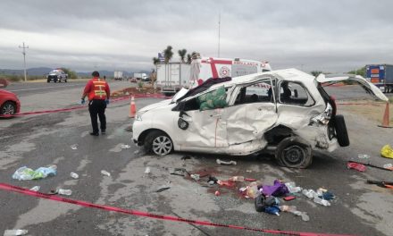 Fatal accidente en la carretera Monclova: Dos personas pierden la vida
