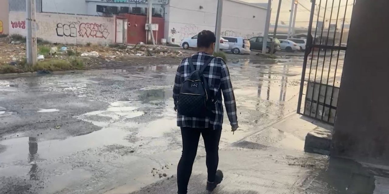 Fuga de aguas negras contamina la colonia Mirasierra