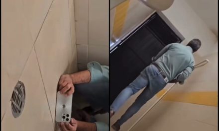 Video: Hombre es captado grabando a mujeres en baño público en Vallarta