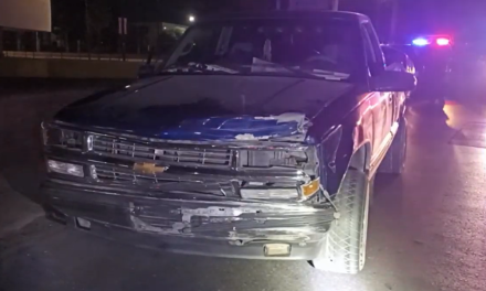 Saltillo: Huyen tras provocar una volcadura, policía Civil logró darles alcance