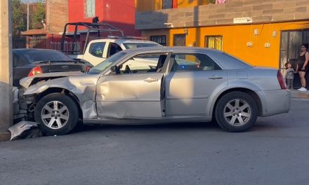 Ignora alto y ocasiona fuerte choque en Saltillo