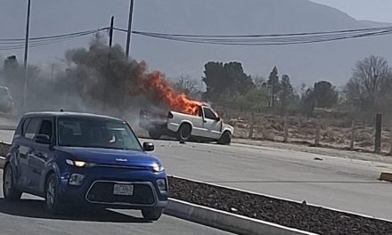 Joven sale disparado de su unidad tras accidente con incendio en Ramos Arizpe