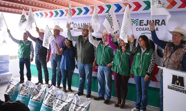 Llevan obras y apoyos a ejido el Oro en Monclova
