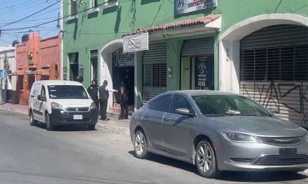 Localizan a hombre sin vida dentro de un negocio de barbería en el centro de Saltillo
