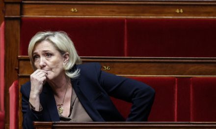 Marine Le Pen, líder de la extrema derecha en Francia, es condenada e inhabilitada para las elecciones