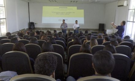 Capacitan a comerciantes de Ramos Arizpe para vender en Mercado Libre